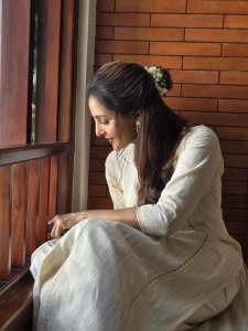 manju-warrier-in-onam-hairstyle-photos-002