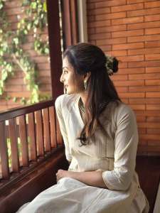 manju-warrier-in-onam-hairstyle-photos-005