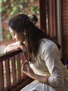 manju-warrier-in-onam-hairstyle-photos