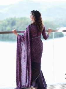 manju-warrier-in-violet-saree-photos-001