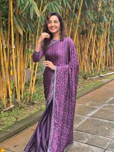 manju-warrier-in-violet-saree-photos-004