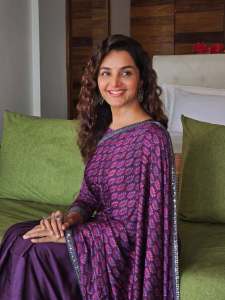 manju-warrier-in-violet-saree-photos-005