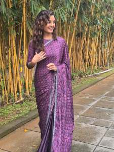 manju-warrier-in-violet-saree-photos-006