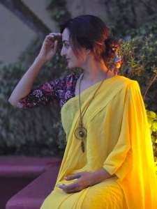 manju-warrier-in-yellow-saree-with-kalamkari-blouse-pics-002