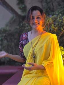 manju-warrier-in-yellow-saree-with-kalamkari-blouse-pics-003