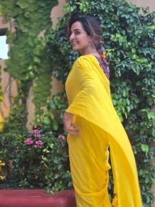 manju-warrier-in-yellow-saree-with-kalamkari-blouse-pics-005
