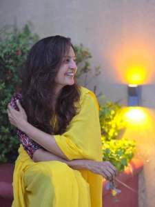 manju-warrier-in-yellow-saree-with-kalamkari-blouse-pics-007