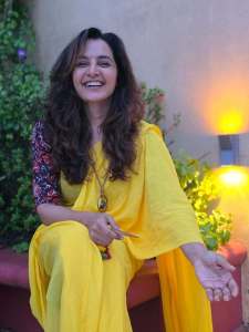 manju-warrier-in-yellow-saree-with-kalamkari-blouse-pics-010