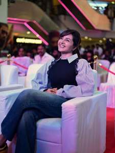 manju-warrier-latest-outfit-style-jeans-and-top-001