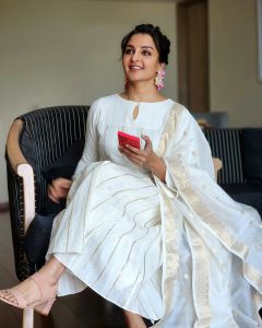 manju-warrier-latest-photo-shoot-09231-016