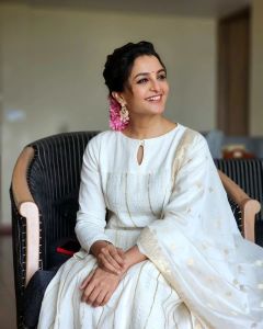 manju-warrier-latest-photo-shoot-09231