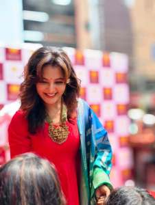 manju-warrier-latest-photos-in-churidar-and-gold-necklace-006