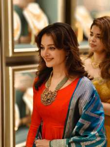 manju-warrier-latest-photos-in-churidar-and-gold-necklace