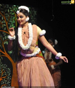 manju-warrier-latets-images-400-00136