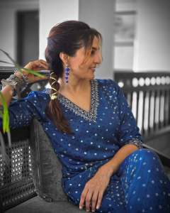 manju-warrier-new-hair-style-and-colour-look-photo-008