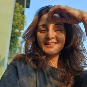 manju-warrier-new-hair-style-and-colour-look-photo-015