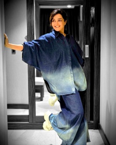 manju-warrier-new-hair-style-and-colour-look-photo