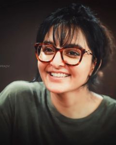 manju-warrier-new-look-in-specs2012-003