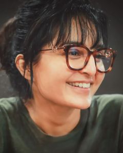 manju-warrier-new-look-in-specs2012