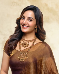 manju-warrier-regal-jewellery-add-photos