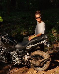 manju-warrier-with-her-bmw-bike-photos-latest-001