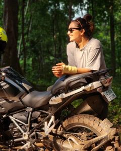 manju-warrier-with-her-bmw-bike-photos-latest-002
