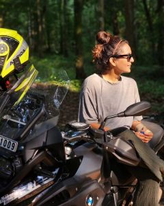 manju-warrier-with-her-bmw-bike-photos-latest-003