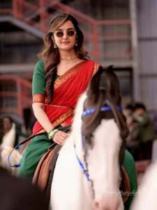 manju-with-horse-photos-006