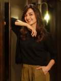 manju-warrier-in-black-and-olive-green-out-outfit-combination-photos-002