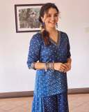 manju-warrier-new-hair-style-and-colour-look-photo-007