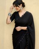 actress-manju-warrier-new-photos-in-black-saree-002