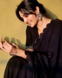 actress-manju-warrier-new-photos-in-black-saree-005