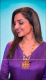 manju-warrier-wearing-Vedha-from-Kalyan-Jewellers-photos-003
