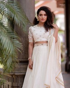 Mareena-Kurisingal-new-onam-photoshoot-2021-001