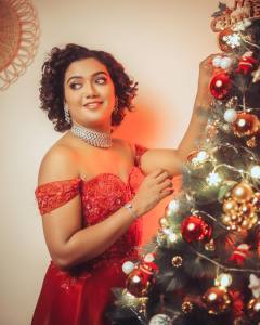 actress-mareena-michael-kurisingal-christmas-2023-photos-001