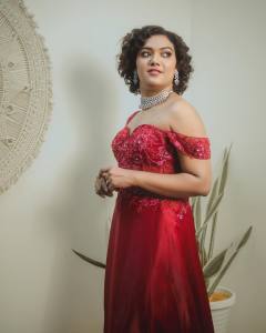 actress-mareena-michael-kurisingal-christmas-2023-photos-002