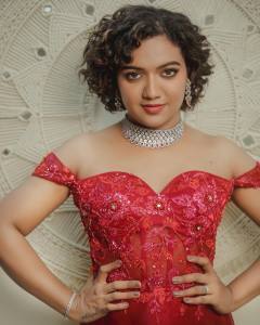 actress-mareena-michael-kurisingal-christmas-2023-photos-003