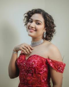 actress-mareena-michael-kurisingal-christmas-2023-photos-004