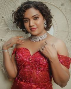 actress-mareena-michael-kurisingal-christmas-2023-photos-005