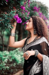 actress marina michael kurisingal black saree photos 023-003