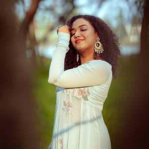 mareena-actress-curly-hair-styling-photos-013