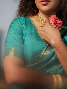 mareena-michael-kurisingal-in-Blue-Silk-Mix-Saree-with-blouse-design-photo-003