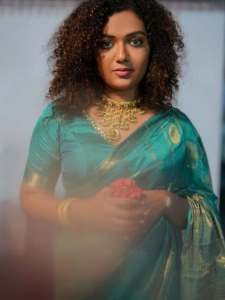mareena-michael-kurisingal-in-Blue-Silk-Mix-Saree-with-blouse-design-photo-005