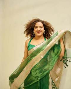 mareena-michael-kurisingal-in-green-cotton-saree-pics-010