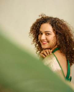 mareena-michael-kurisingal-in-green-cotton-saree-pics-014