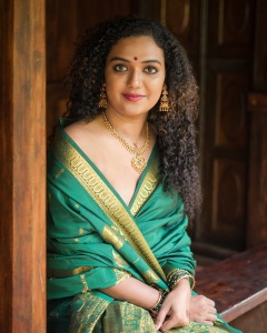 mareena-michael-kurisingal-in-green-pattu-saree-photos-001