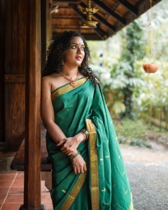 mareena-michael-kurisingal-in-green-pattu-saree-photos-004