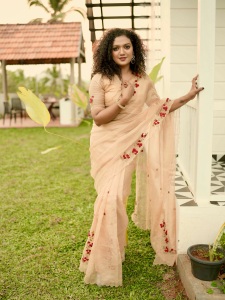 mareena-michael-kurisingal-in-net-saree-style-photos-007