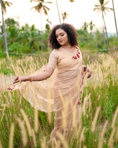 mareena-michael-kurisingal-in-net-saree-style-photos-009