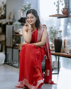 mareena-michael-kurisingal-in-red-saree-pictures-001